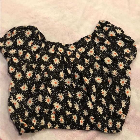 A crop top - Picture 2 of 2